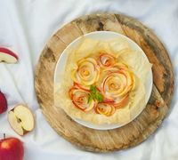 Apple-rose pie